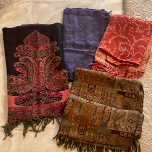 Beautiful strolls & scarf, cotton and woolen mix for coats jackets and sweaters